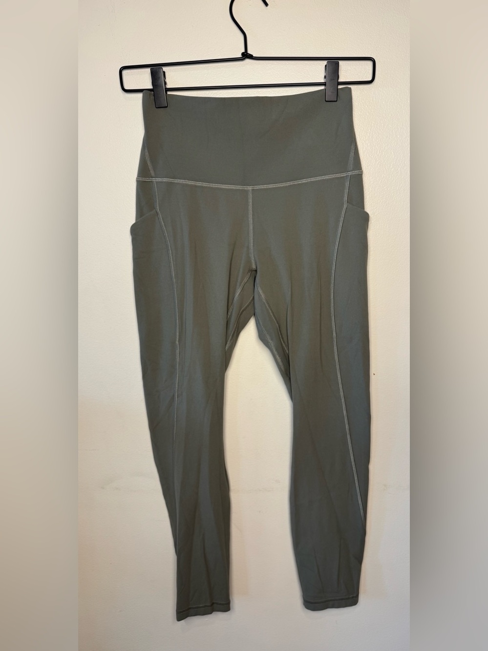 Lululemon Align High Rise Pant with
Pockets 25"
Grey Sage